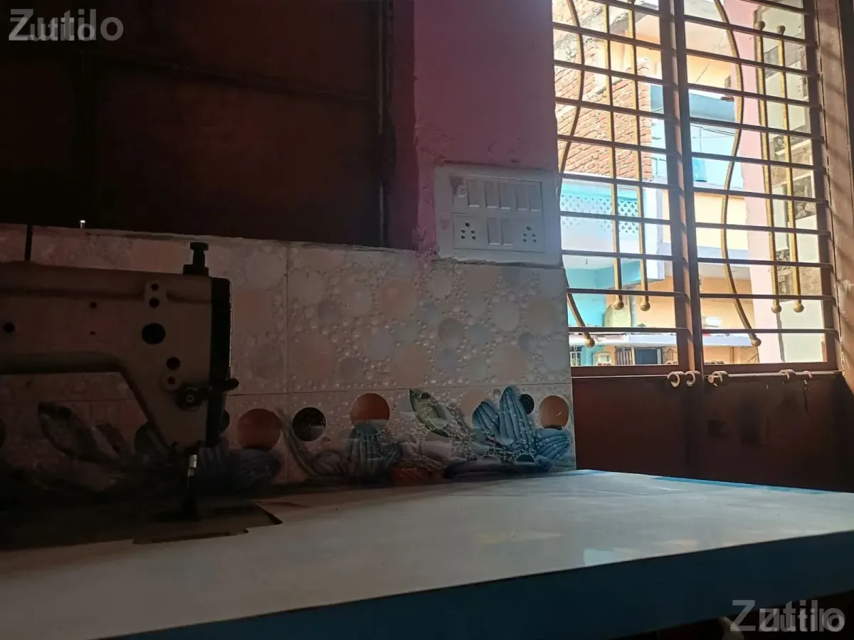 Juki Industrial Sewing Machine 3 Years Old - ટેક્સટાઇલ મશીનરી - રાણપુર - Image 3