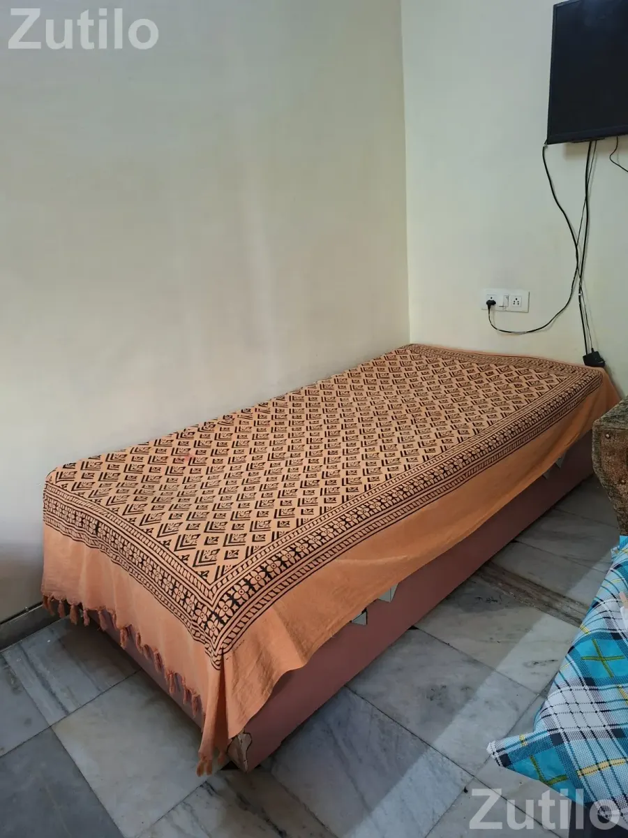 Single bed or 1 seti with mattress - Beds & Mattresses - Ahmedabad City - Image 3