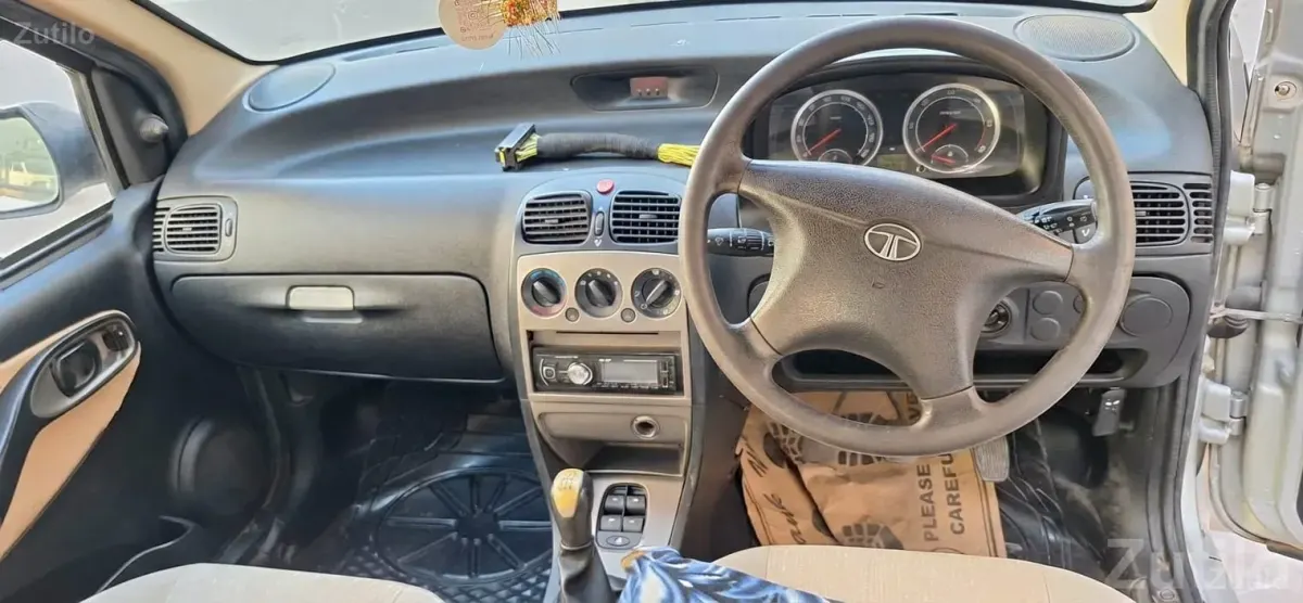 2018 Tata Indigo Silver Sedan Car - કાર - જામજોધપુર - Image 4