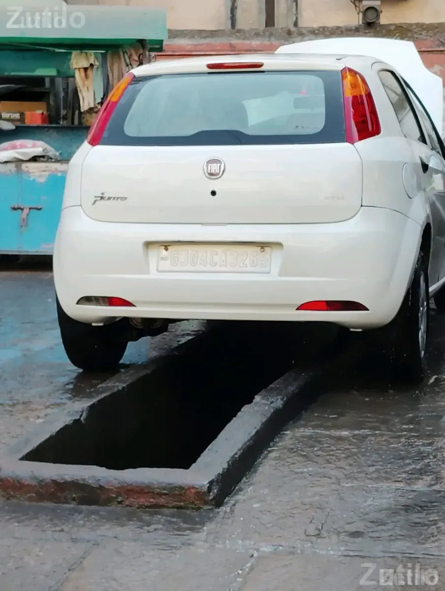 Fiat Punto Active Hatchback - કાર - ભાવનગર શહેર - Image 1