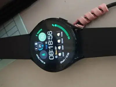 Samsung Galaxy Watch 4 in Good Condition Samsung Galaxy Watch 4 in Good Condition