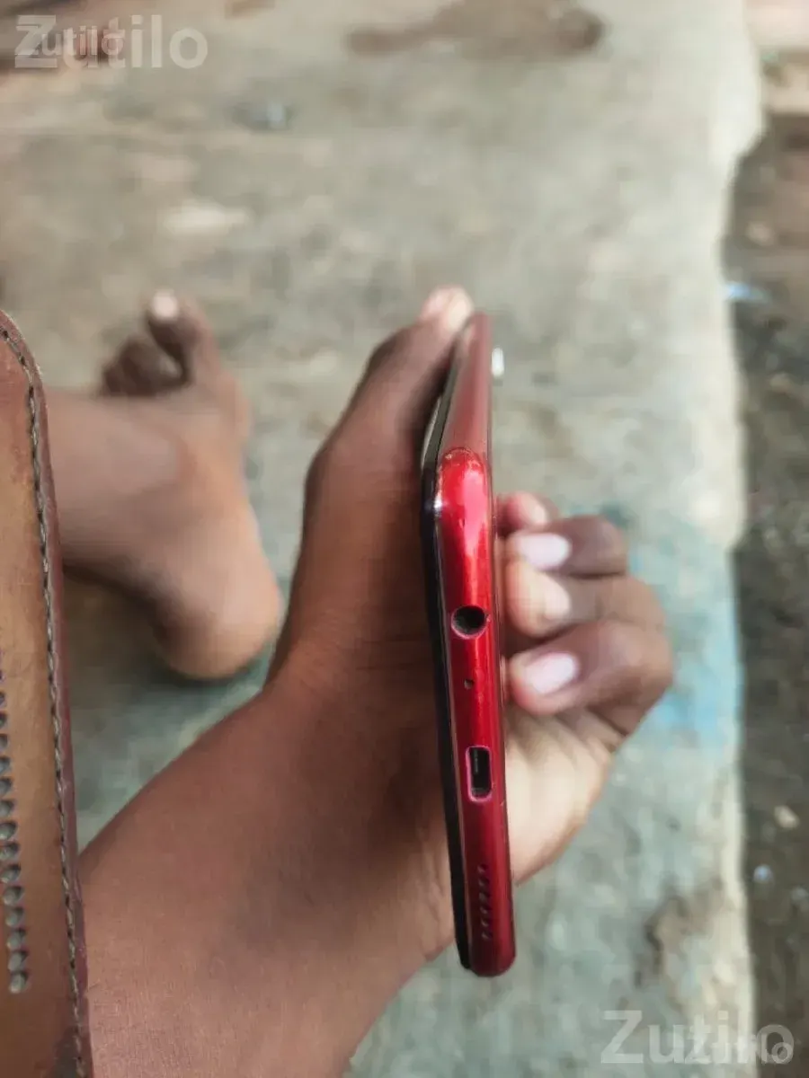 Touchscreen Smartphone with Cracked Display - Mobile Phones - Keshod - Image 3