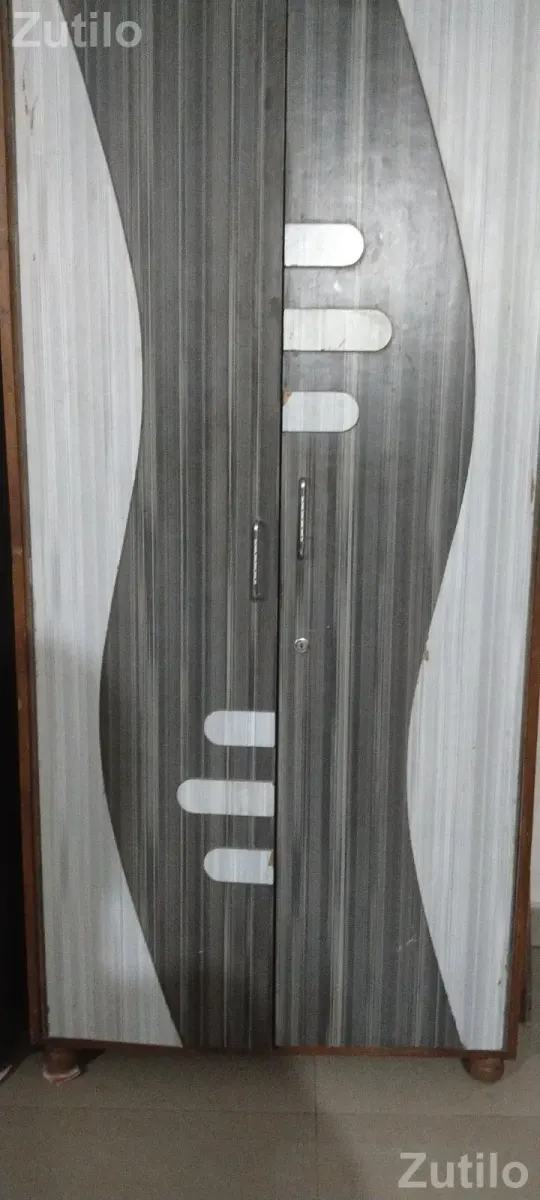 Wooden kabat in good condition high quality wooden with huge storage 3*6 - Wardrobes, Cupboards & Storage - Surat City - Image 3