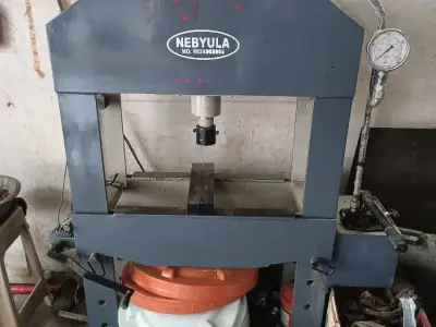 NebYula 15 Ton Hydraulic Press Machine NebYula 15 Ton Hydraulic Press Machine