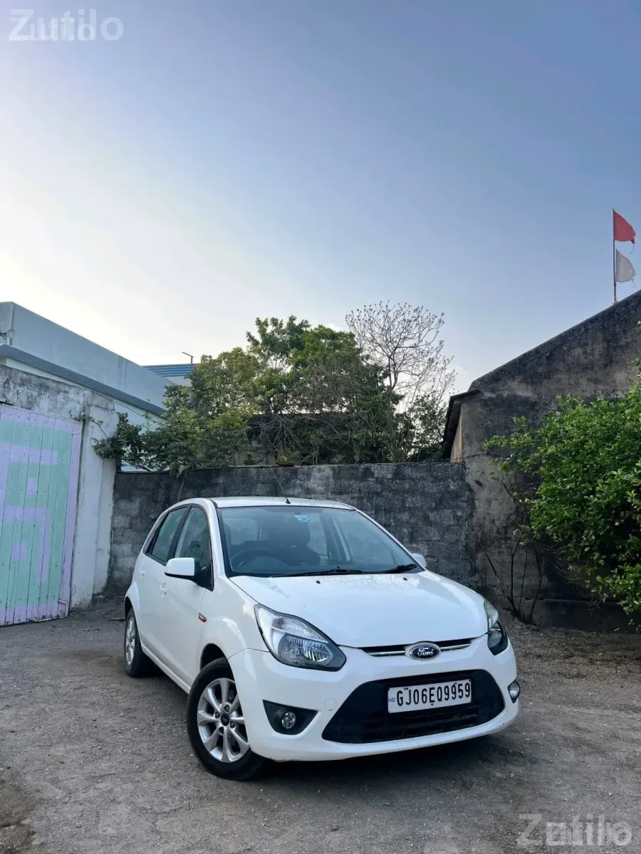 Ford Figo Titanium Diesel White Car - Cars - Amreli City - Image 4