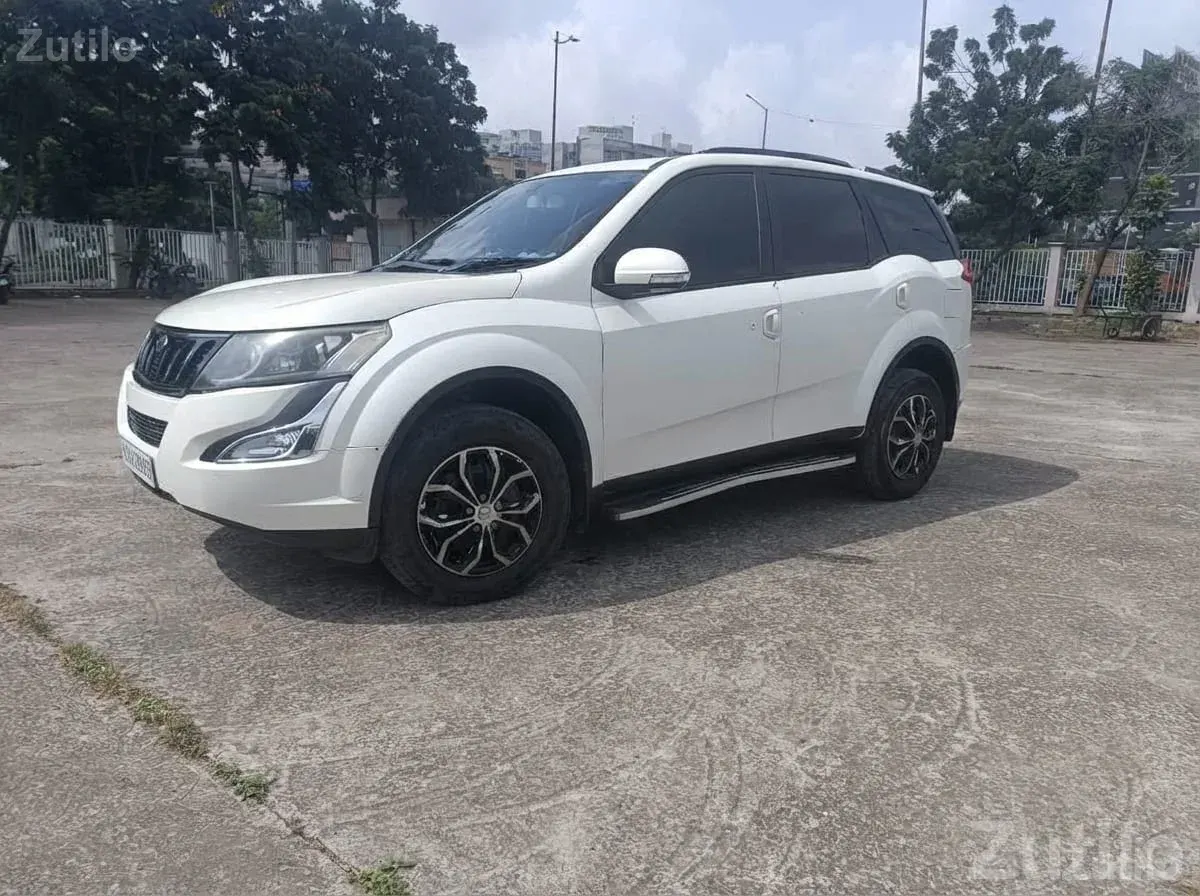 Mahindra XUV500 W6 2017 White SUV - કાર - અમદાવાદ શહેર - Image 3