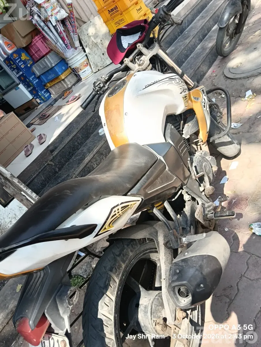 FZ S 2014, ending 1 st owner bike - Bikes - Jalalpore - Image 4
