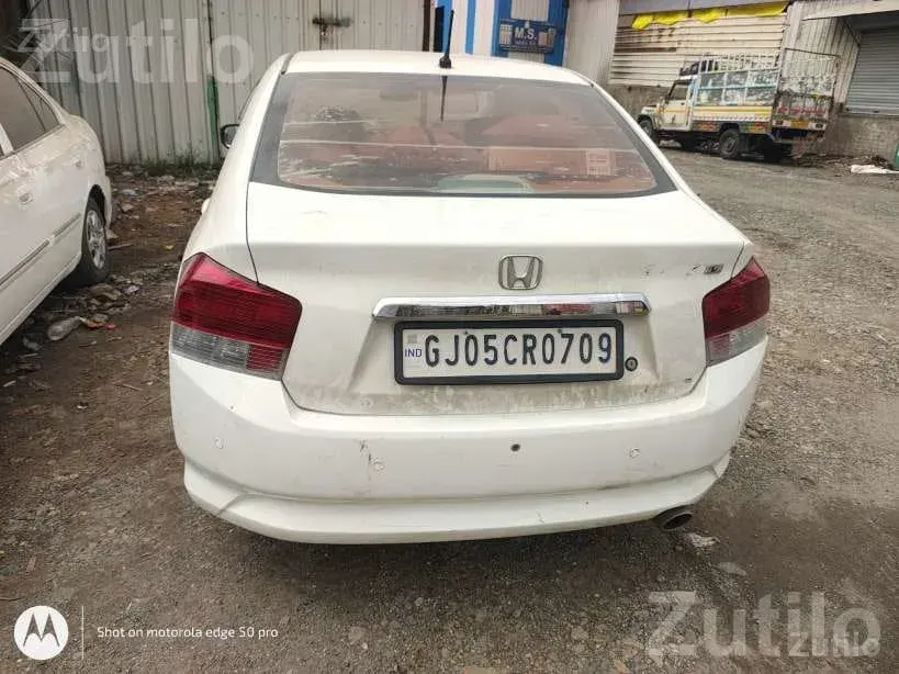 Honda City 2011 Petrol CNG White Sedan - Cars - Surat City - Image 5