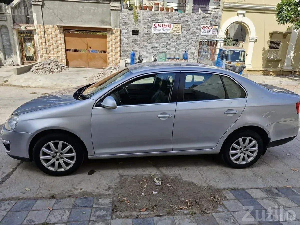 Volkswagen Jetta 2010 Used Car for Sale - કાર - મોકર - Image 2