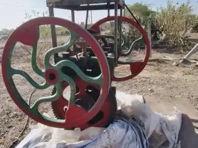 Sugarcane Juice Machine in Working Condition Sugarcane Juice Machine in Working Condition
