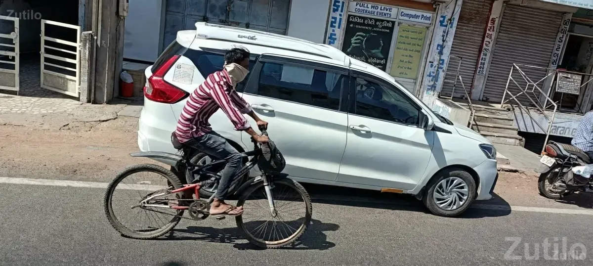 Maruti Ertiga VXI White MPV - કાર - અમદાવાદ શહેર - Image 4