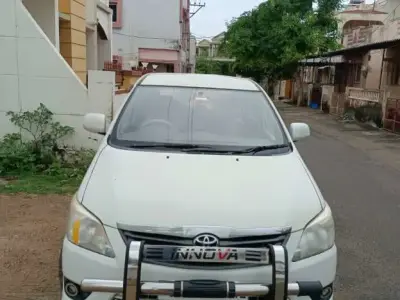 Toyota Innova 2014 8 Seater Family Car Toyota Innova 2014 8 Seater Family Car