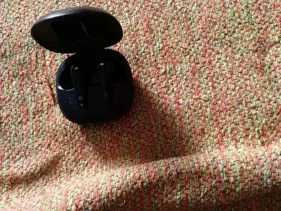 Noise VS404 Wireless Earbuds with Case Noise VS404 Wireless Earbuds with Case