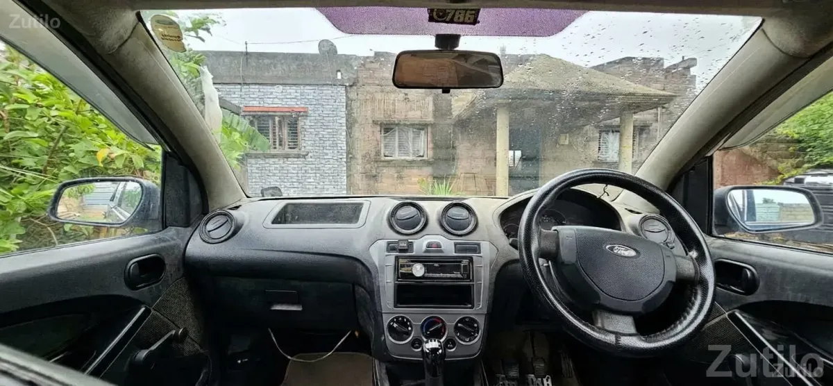 Used Ford Figo Black Hatchback Car - Cars - Bhuj - Image 2