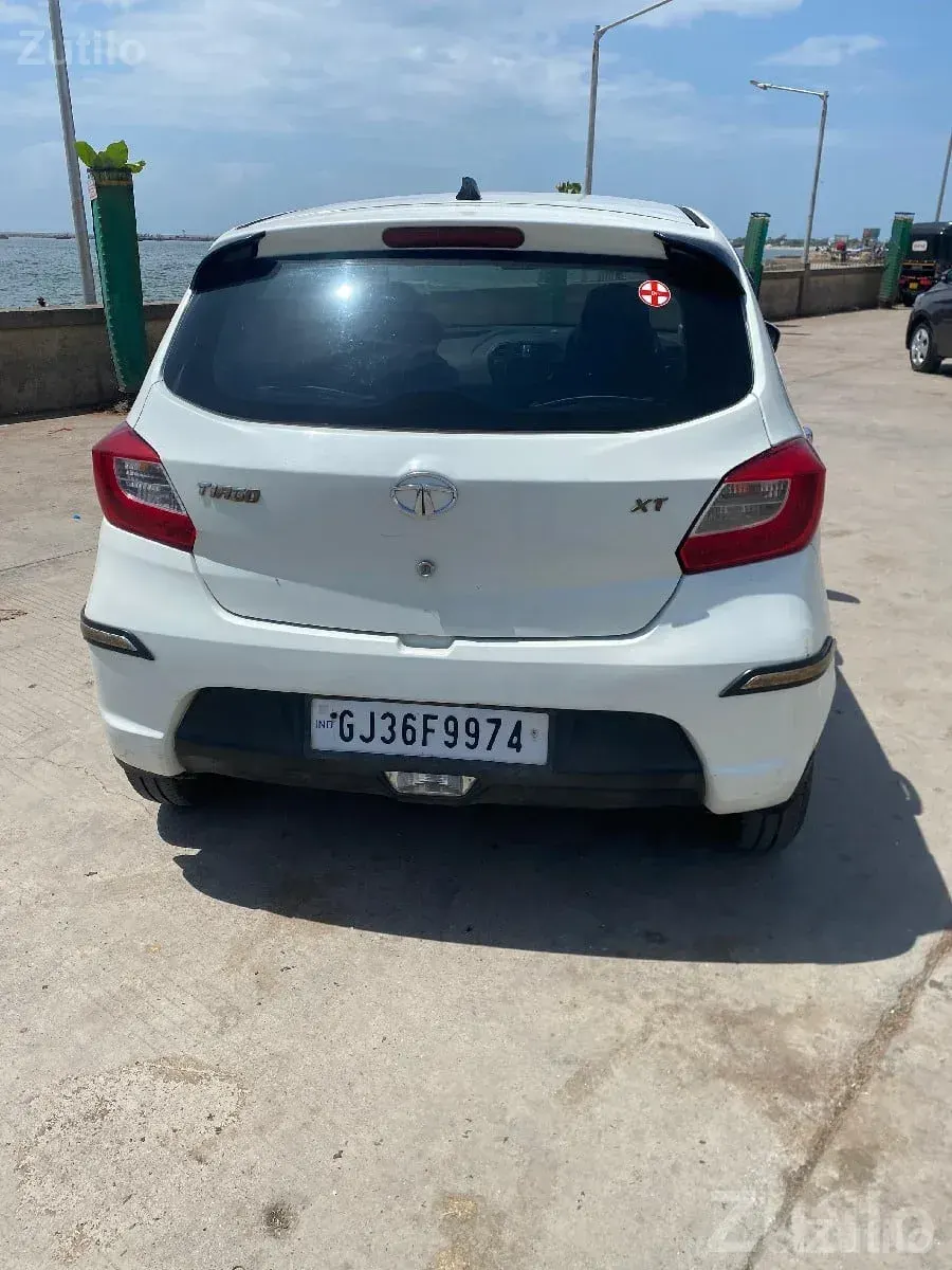 White Compact Hatchback Car for Sale - Cars - Bhanvad - Image 2