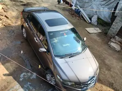 Honda City 2012 Petrol Sunroof 95000 km Honda City 2012 Petrol Sunroof 95000 km