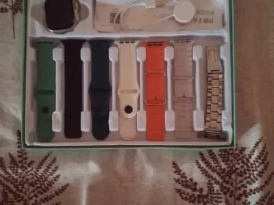 Smart Watch with 7 Interchangeable Straps Smart Watch with 7 Interchangeable Straps