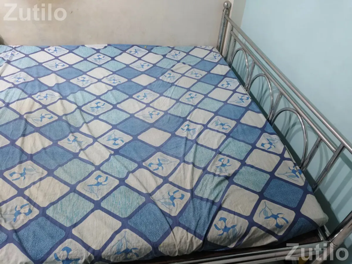 King size stainless steel double bed - પલંગ અને ગાદલા - અમદાવાદ શહેર - Image 3
