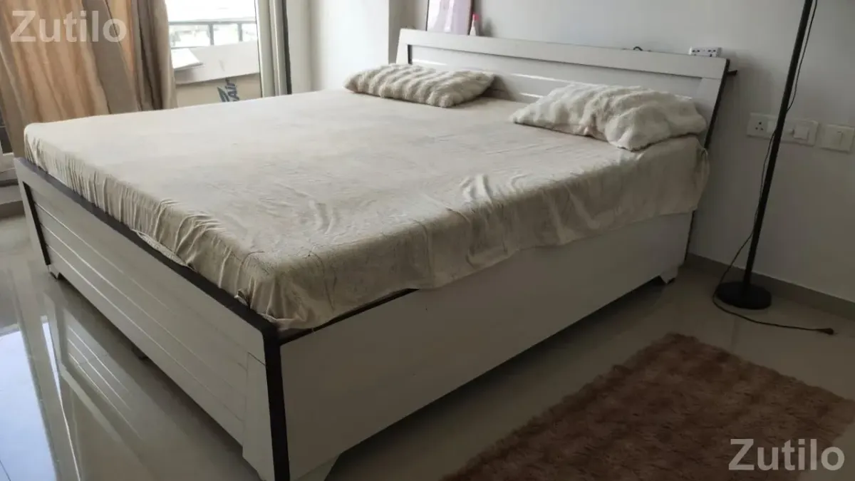 Wooden Queen size bed with Mattress - Beds & Mattresses - Ahmedabad City - Image 2