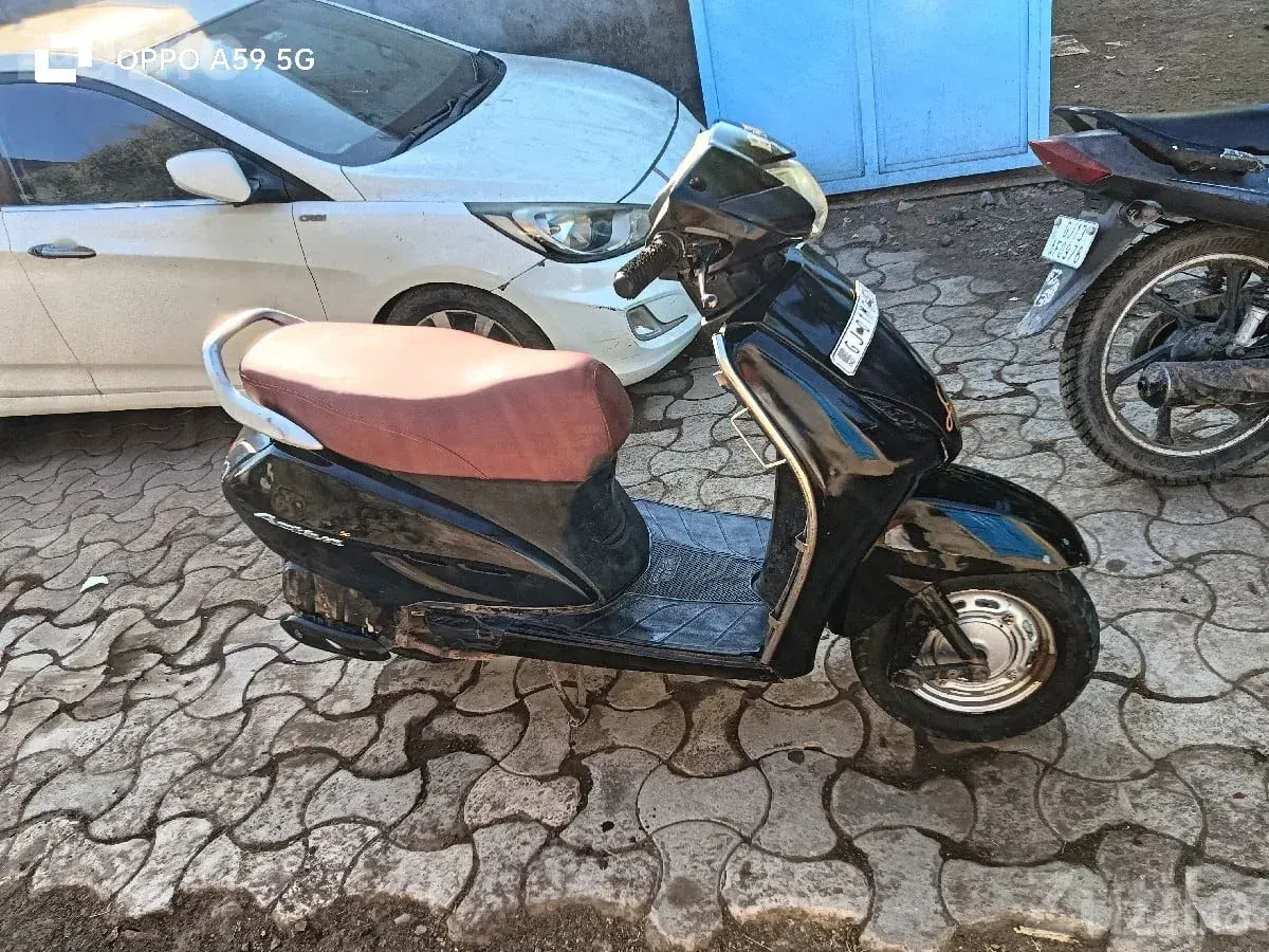 Used Scooter with 2 New Tyres - બાઇક્સ - મહુવા - Image 2