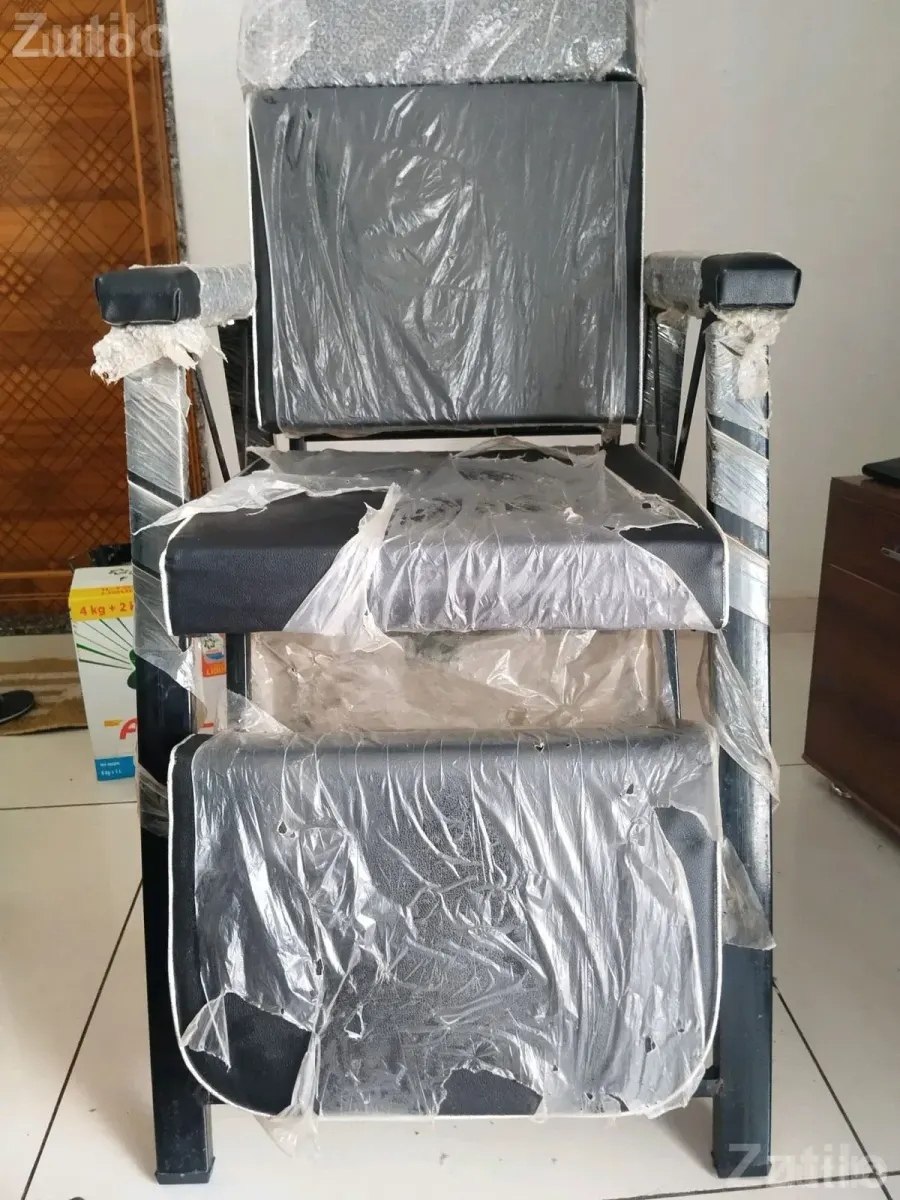 Beauty Parlour Chair with Footrest - ખુરશી, સ્ટૂલ અને બેઠક - ભાવનગર શહેર - Image 3