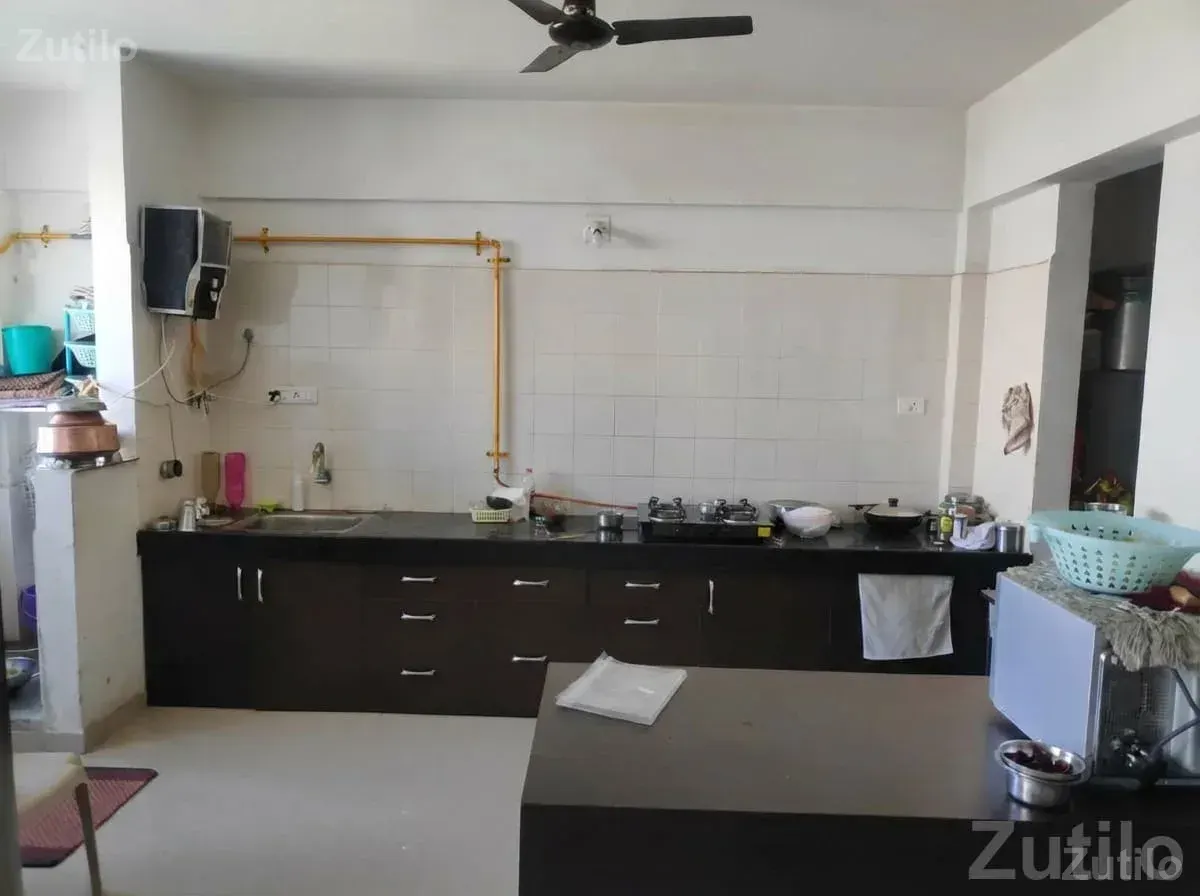 Spacious 3 BHK Flat for Sale 1980 Sq Ft - House for Sale - Detroj-Rampura - Image 4