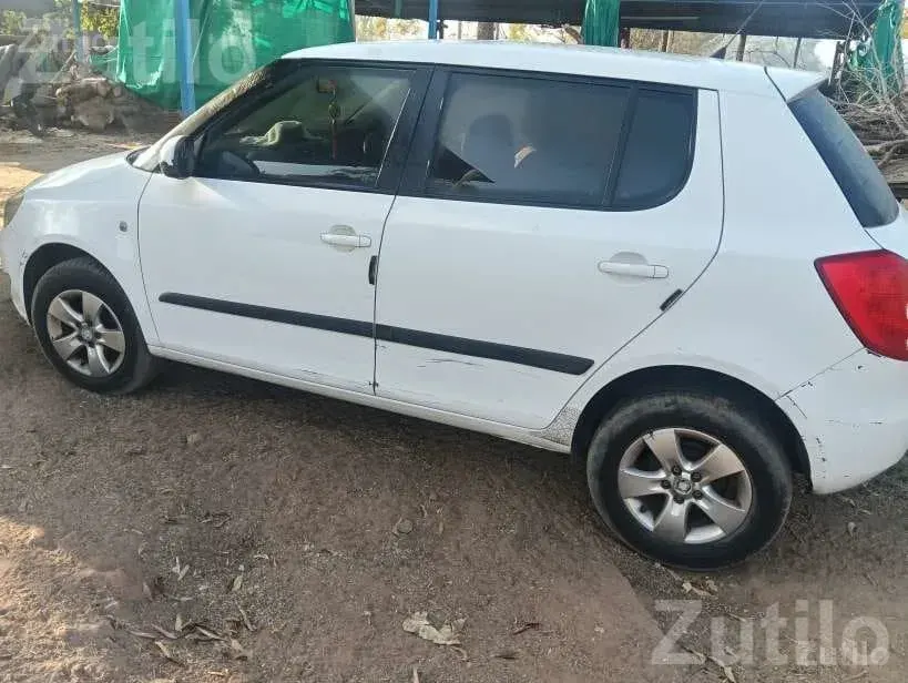 2011 Skoda Fabia Second Owner Car - કાર - વિજાપુર - Image 4