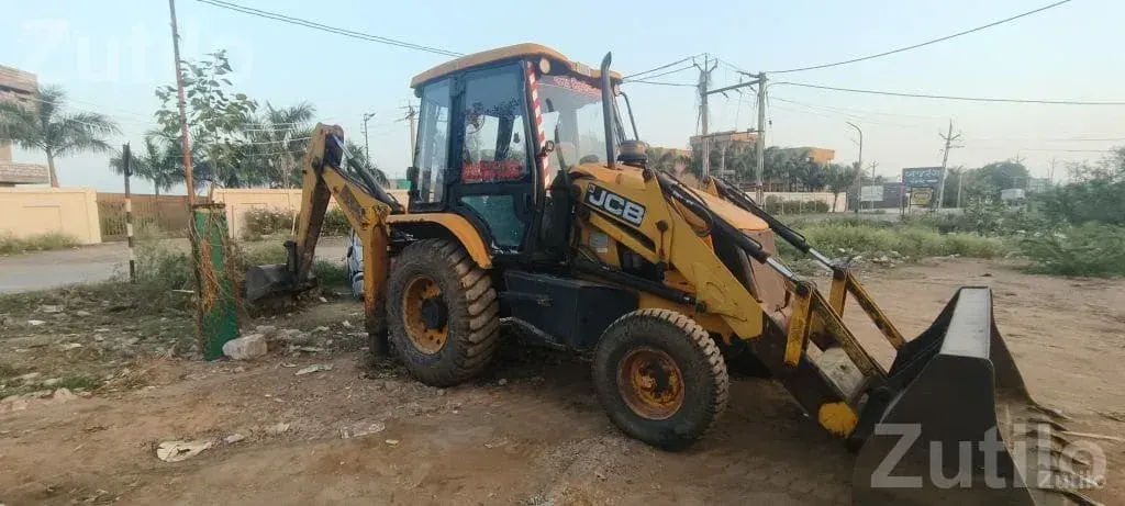 JCB Backhoe Loader for Sale - બાંધકામના વાહનો - હળવદ - Image 3
