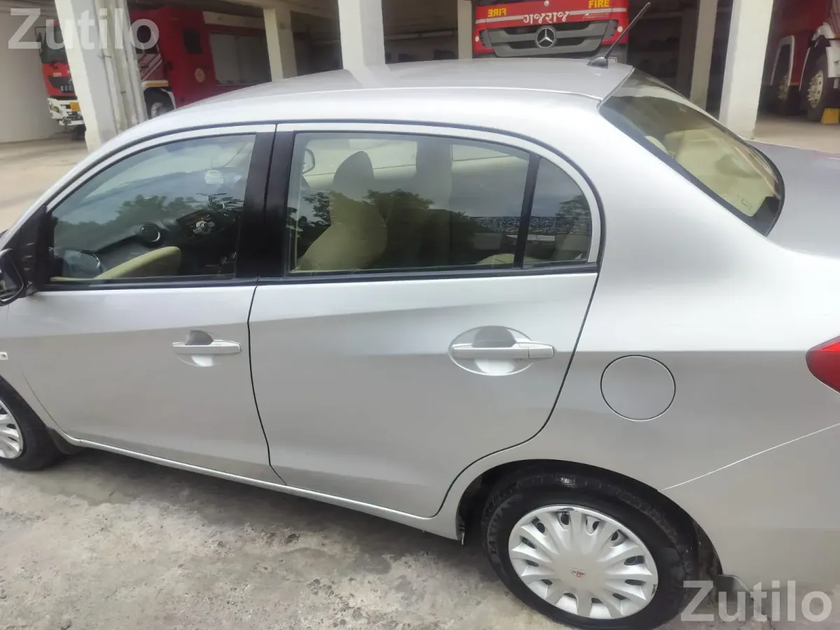 Honda Amaze i-DTEC (2015) – Manual (Diesel) | Silver - Cars - Ahmedabad City - Image 5
