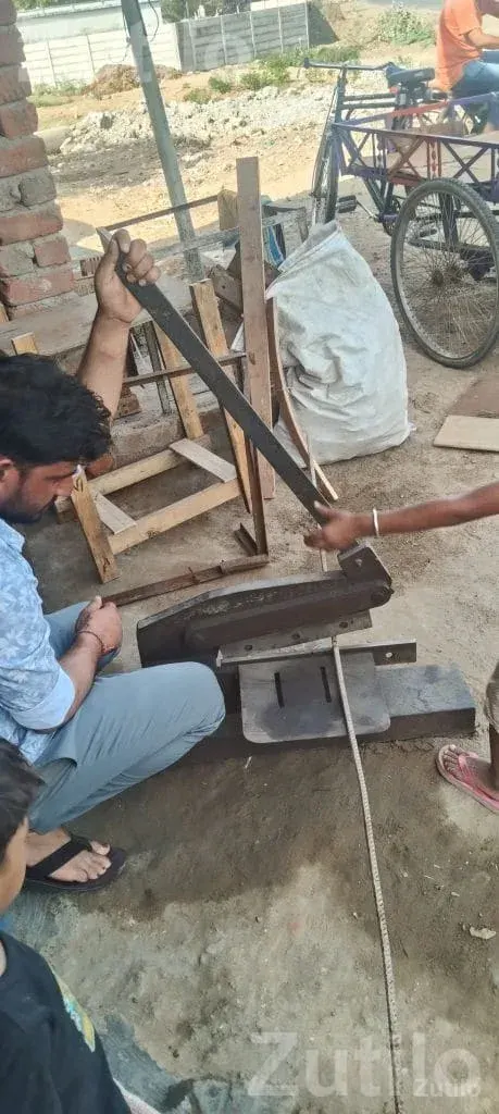 Manual Metal Cutting Machine - ટૂલ્સ અને હાર્ડવેર - અમદાવાદ શહેર - Image 2
