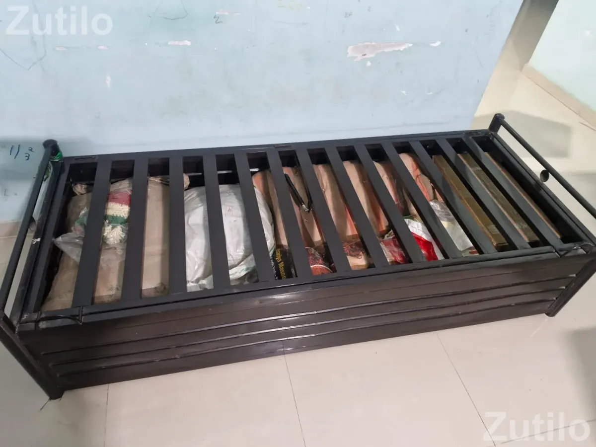 Set of two hydrolic settees with 5 Inch metress - પલંગ અને ગાદલા - વડોદરા શહેર - Image 4