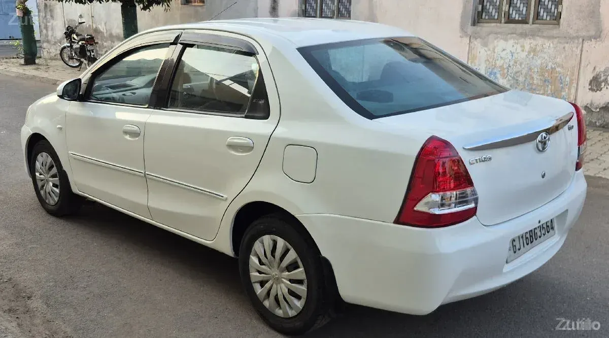 Toyota Etios ડીઝલ - Cars - Rajkot City - Image 3