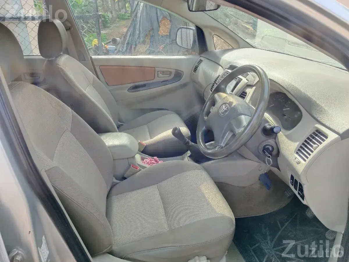 Toyota Innova 2.5 G 2014 for Sale - કાર - સુત્રાપાડા - Image 3