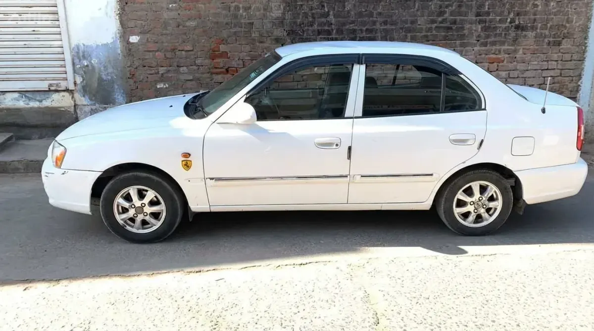 White Hyundai Accent Sedan for Sale - Cars - Ahmedabad City - Image 2