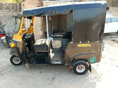 Piaggio Diesel Auto Rickshaw with New Hood