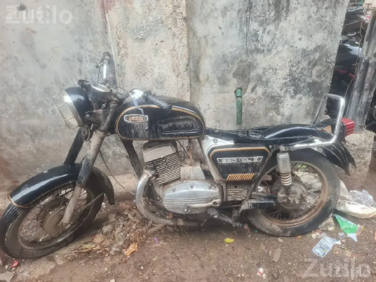Old Model Jawa Yezdi Motorcycle in Black - Bikes - Ranavav - Image 2