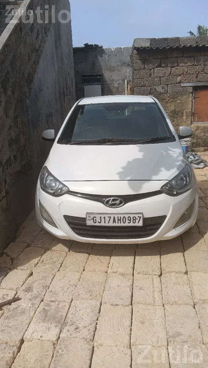 Hyundai i20 White Hatchback 2013-14 - કાર - પોરબંદર - Image 3