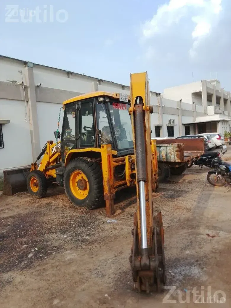 JCB Backhoe Loader with Good Hydraulic Pump - બાંધકામના વાહનો - ધ્રાંગધ્રા - Image 5