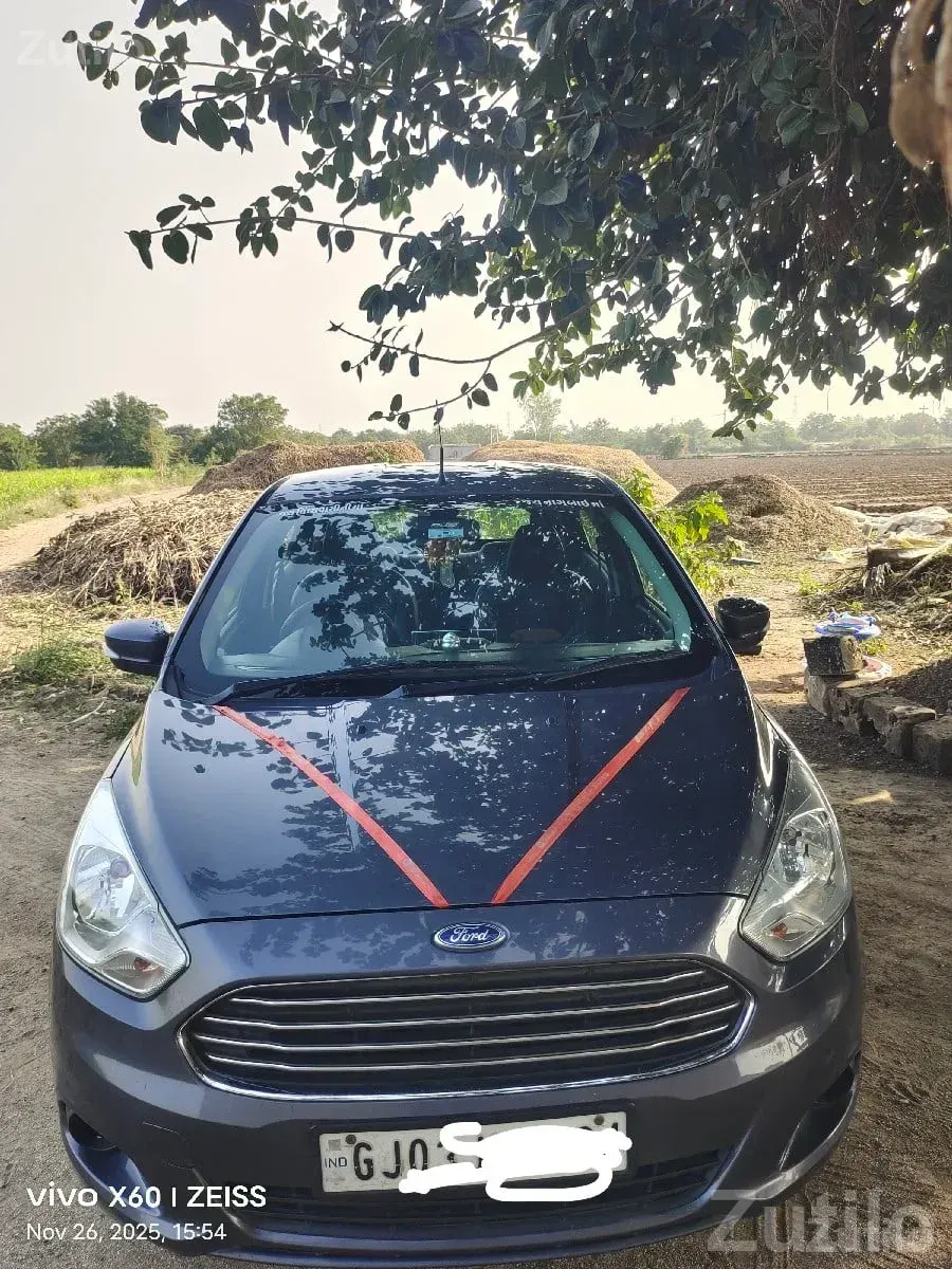 Clean Grey Ford Hatchback Car - Cars - Bhanvad - Image 2