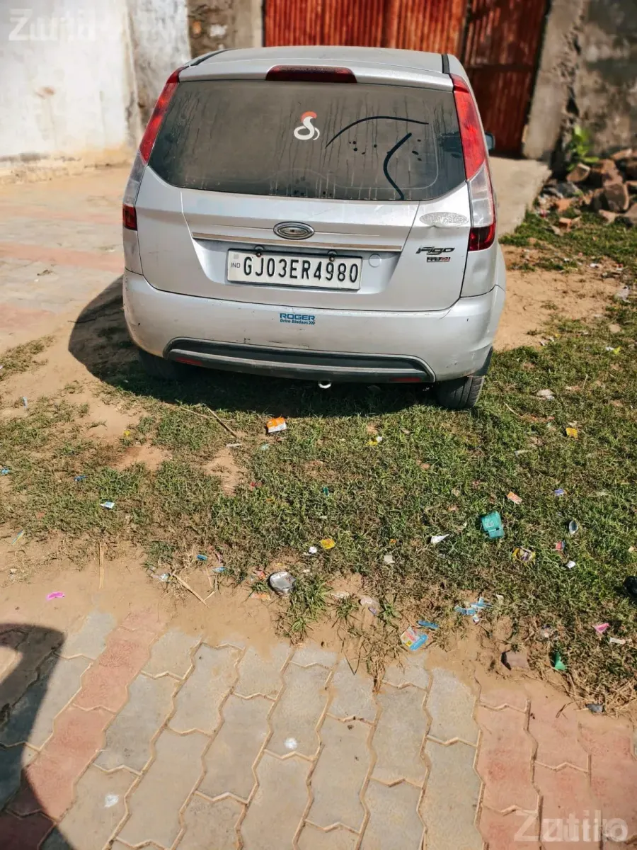 Ford Figo 2013 Hatchback 145000 km - કાર - રાપર - Image 4