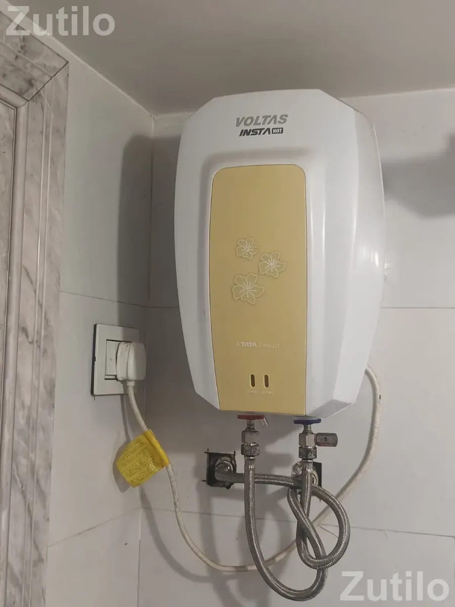 Voltas Instant Geyser - ગીઝર / પાણી હીટર - સુરત શહેર - Image 1