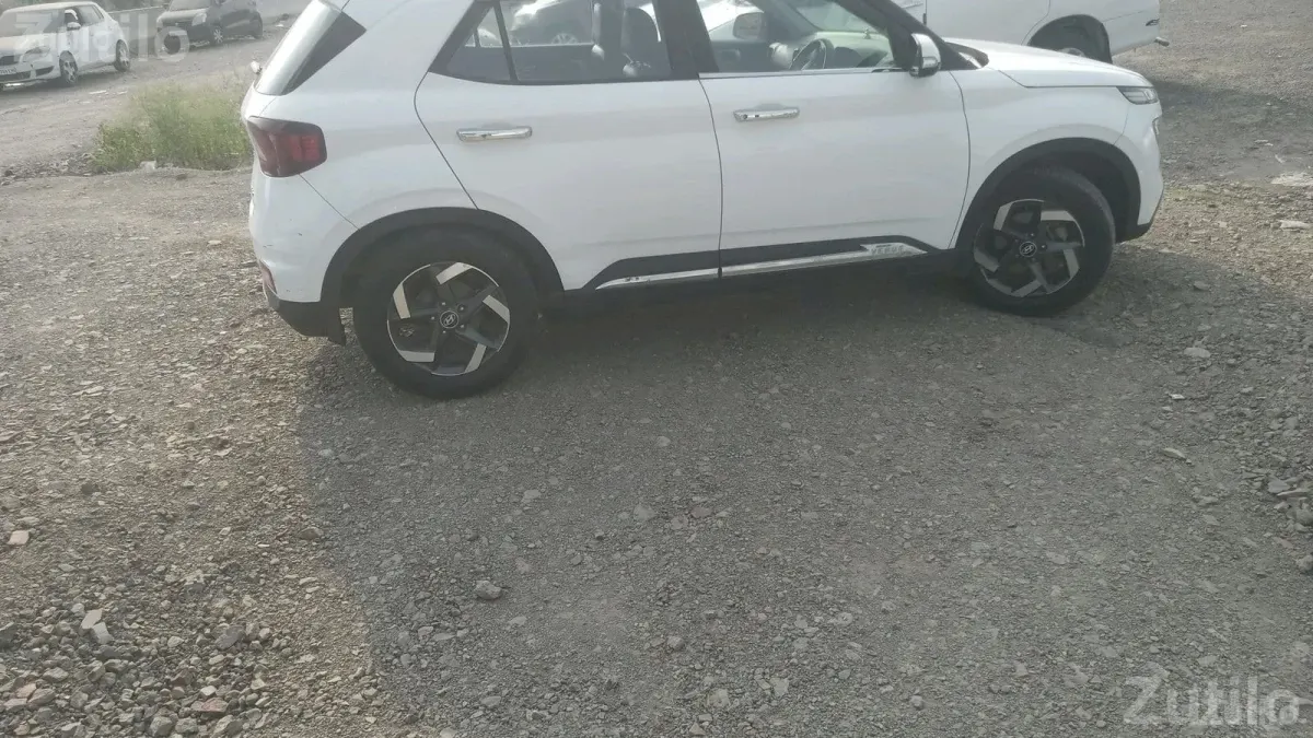 Passenger Car for Sale in White - કાર - જામજોધપુર - Image 2