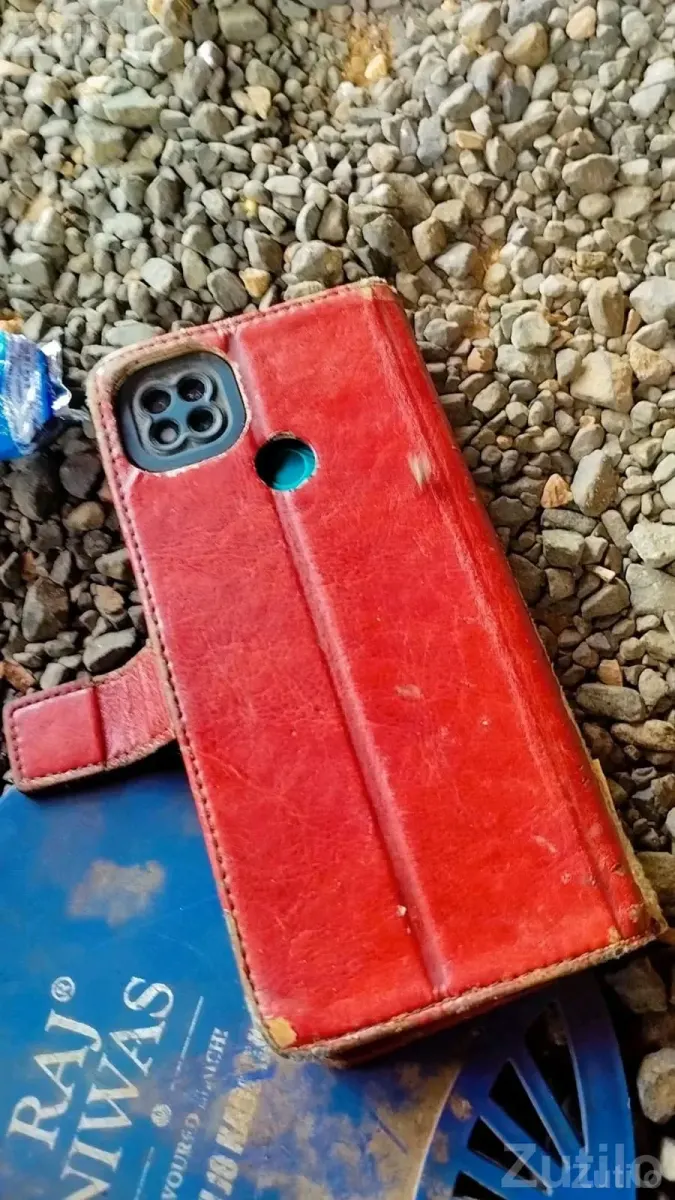 Redmi 9 Smartphone with Cracked Screen - Mobile Phones - Mundra - Image 3