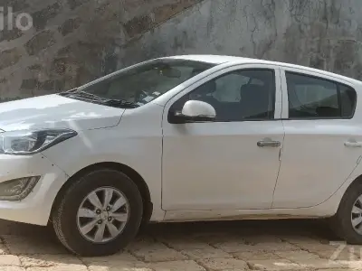 Hyundai i20 White Hatchback 2013-14 Hyundai i20 White Hatchback 2013-14