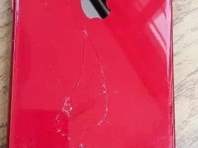 Used Red iPhone XR (Cracked Back Panel) Used Red iPhone XR (Cracked Back Panel)