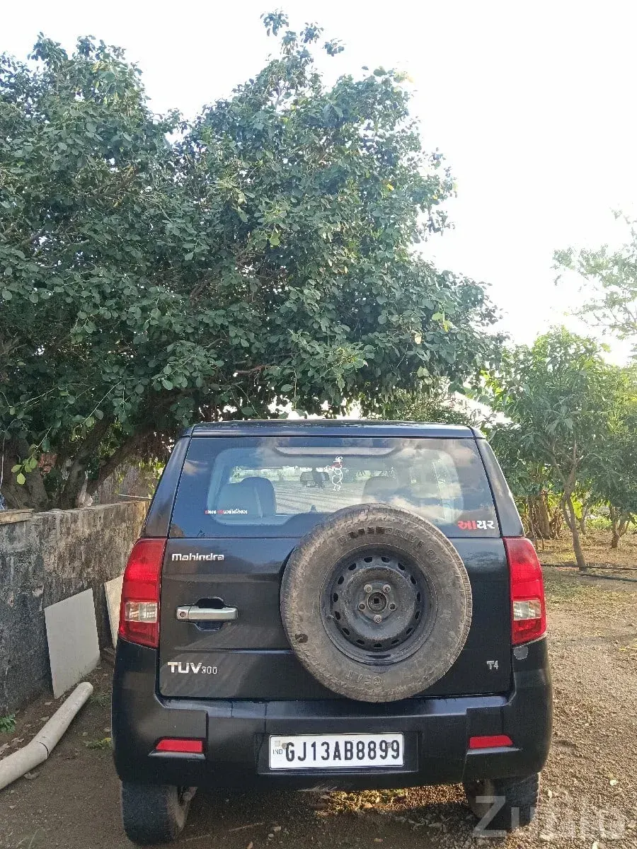 Mahindra TUV300 T4 Diesel SUV Black - Cars - Kalyanpur - Image 3