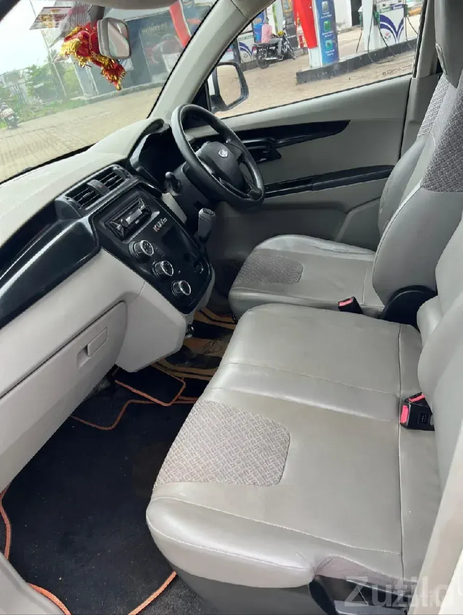 Mahindra KUV100 K2 Plus Petrol 2016 - કાર - જસદણ - Image 2