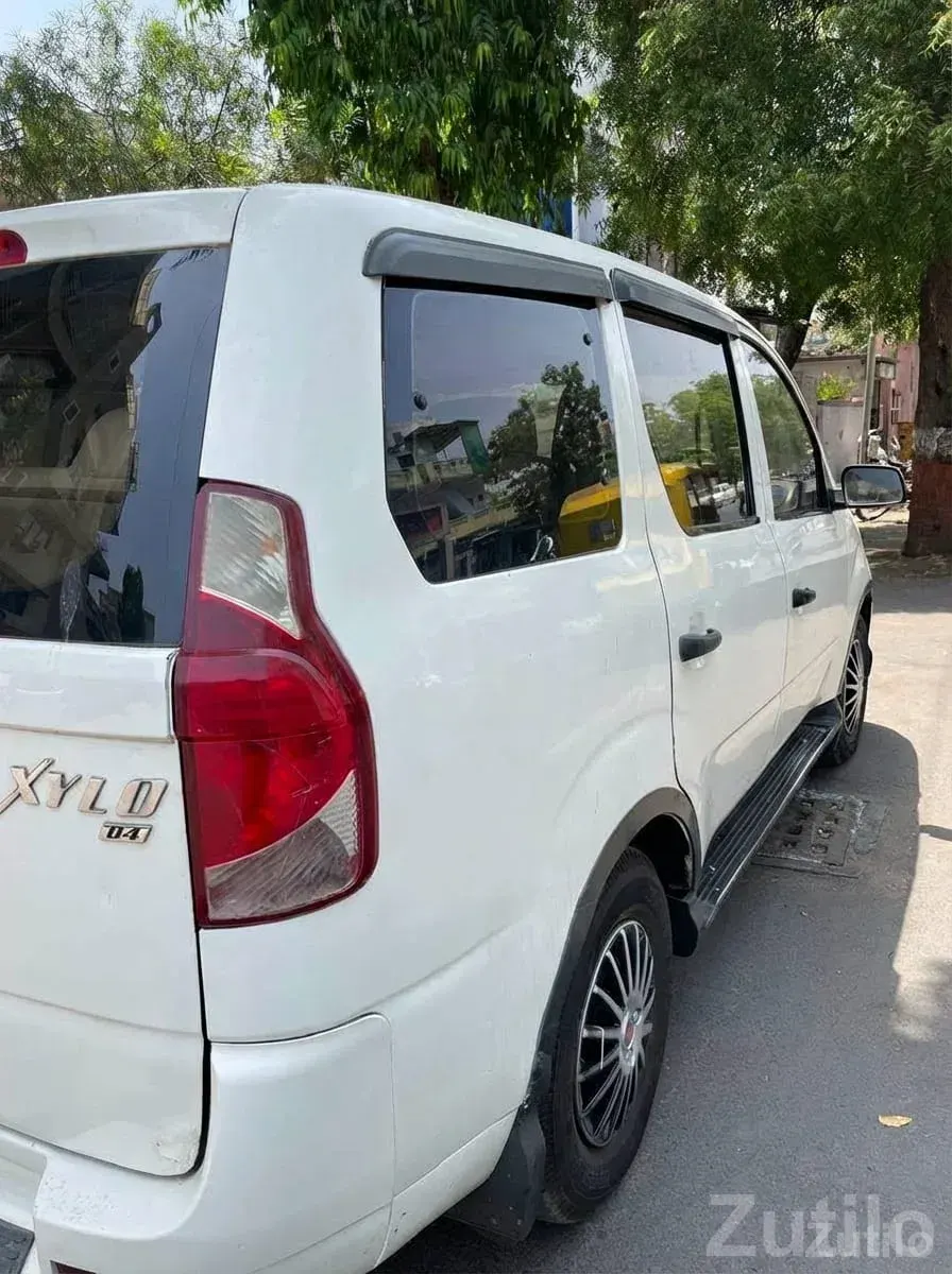 Mahindra Xylo 2013 D4 Diesel White - કાર - અમદાવાદ શહેર - Image 2