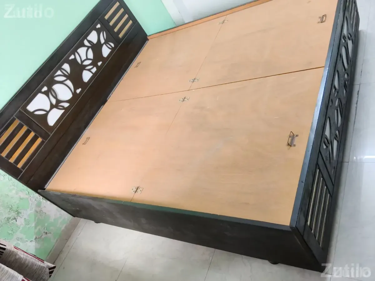 Wooden Double Bed - પલંગ અને ગાદલા - અમદાવાદ શહેર - Image 4