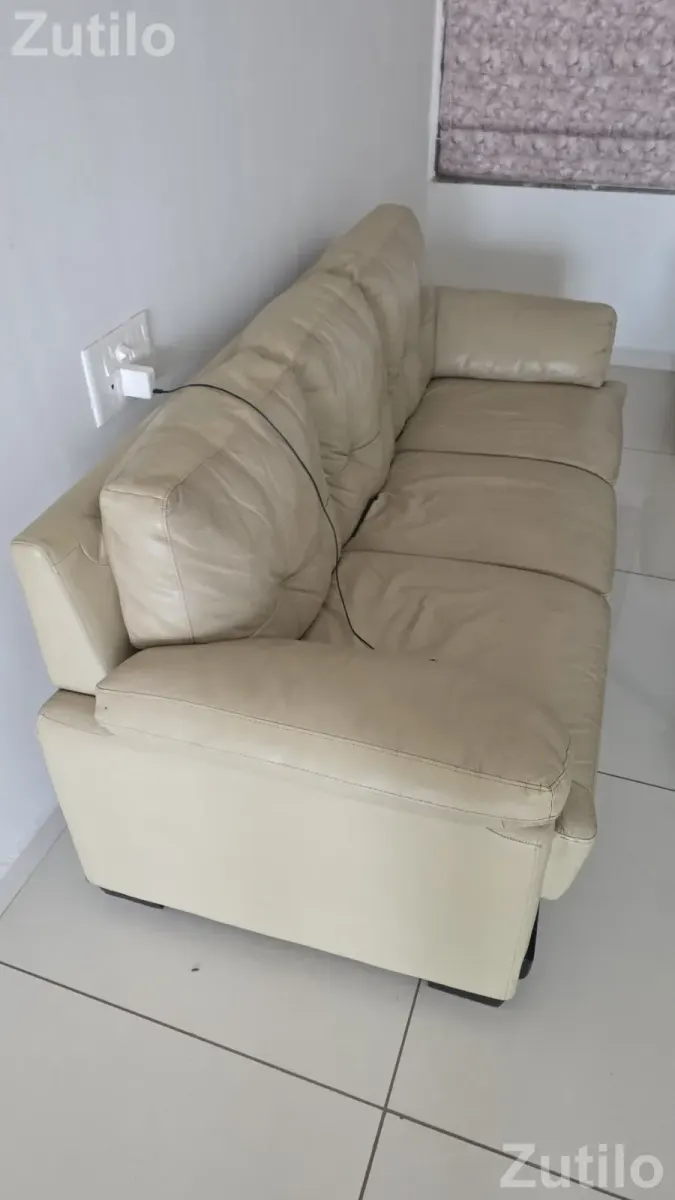3 + 2 Seater Sofa for sell - સોફા સેટ અને કાઉચ - સુરત શહેર - Image 3